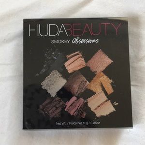 HudaBeauty Smokey obsessions Palette